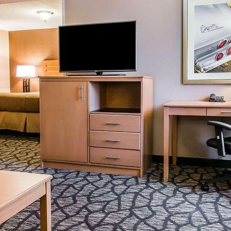Quality Inn & Suites Warren - Detroit Εξωτερικό φωτογραφία