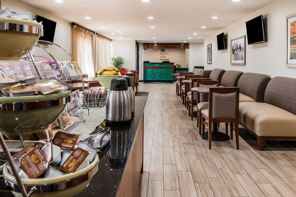 Quality Inn & Suites Warren - Detroit Εξωτερικό φωτογραφία